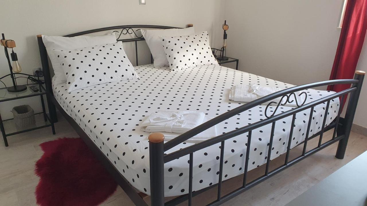 Villa Fides With Private Pool, Garden And Sea View Kaštel Novi Exterior foto
