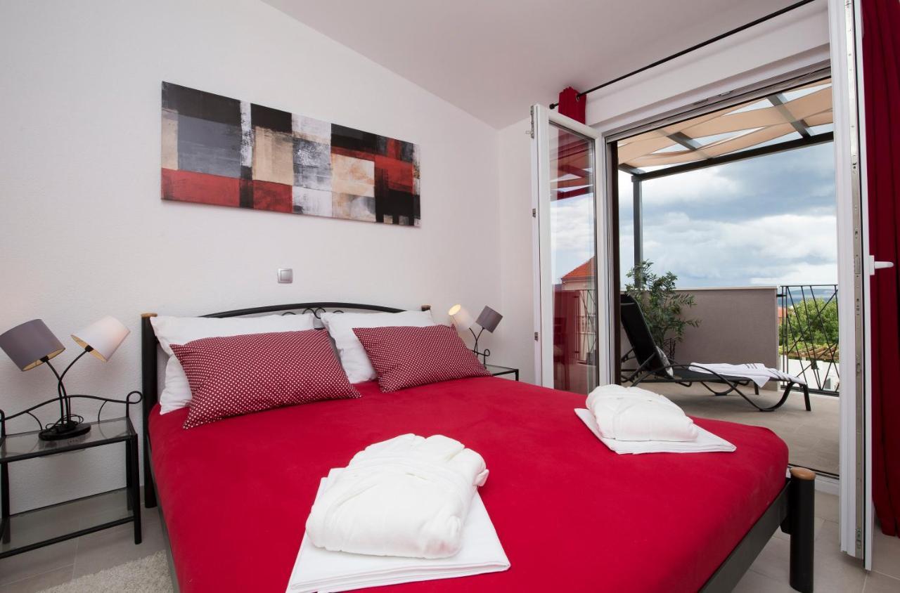 Villa Fides With Private Pool, Garden And Sea View Kaštel Novi Exterior foto