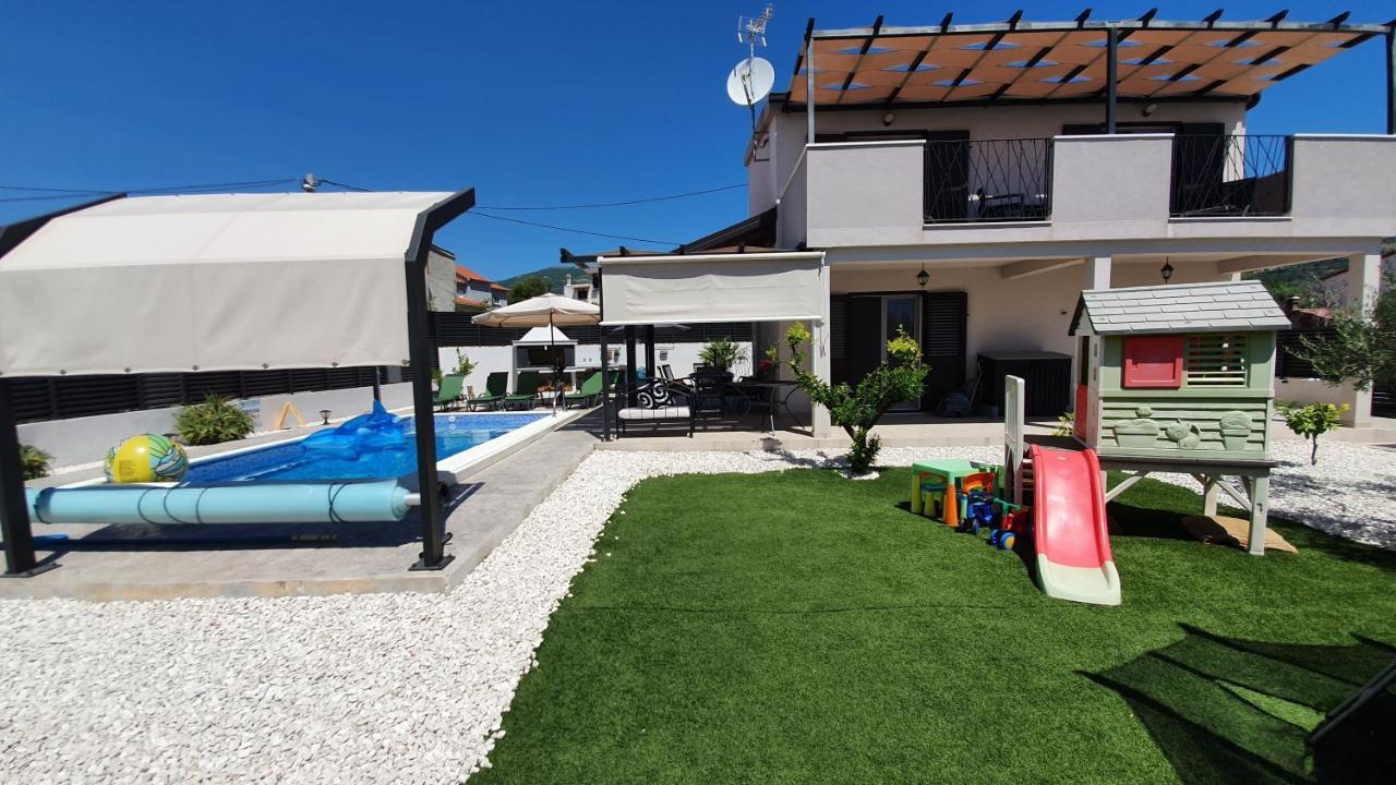 Villa Fides With Private Pool, Garden And Sea View Kaštel Novi Exterior foto