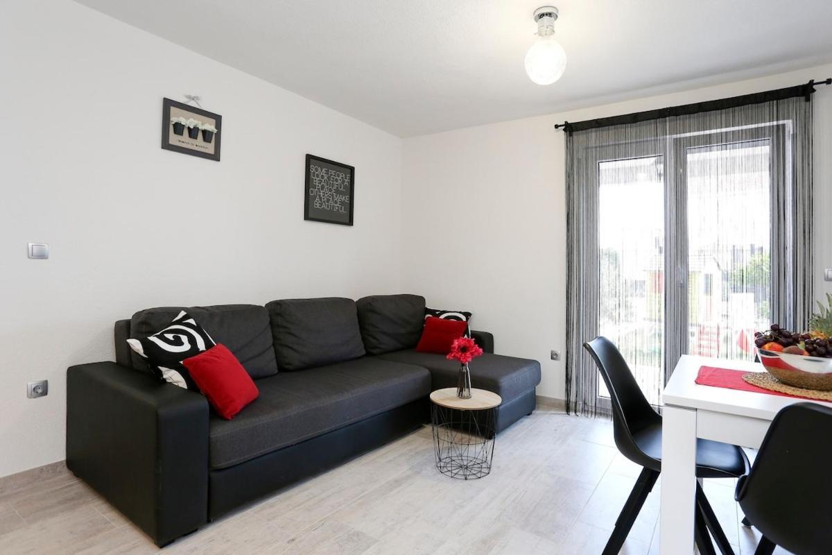 Villa Fides With Private Pool, Garden And Sea View Kaštel Novi Exterior foto